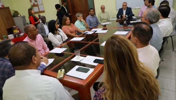 Porfirio Peralta sostiene encuentro con representantes de ADITEX